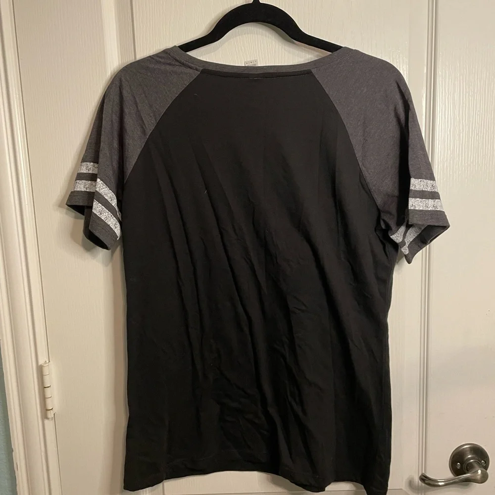 Photography Tee Shirt V Neck Sz L